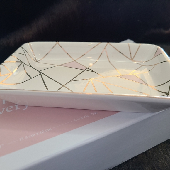 Summer & Rose A place for everything - Picture 3 of 4